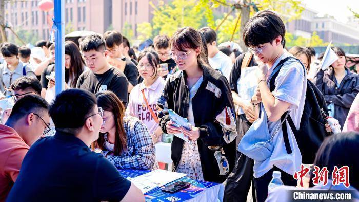 聚焦今秋校园招聘季 全国高校规模最大双选会在西安交大举办