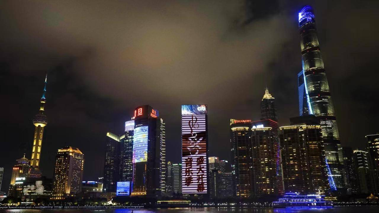 在黄浦江“上海之星”上，上海爱乐乐团新乐季启航