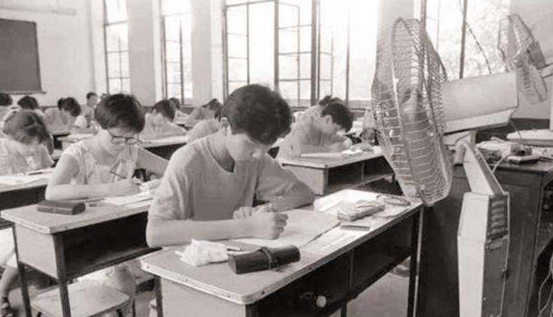 18年前他偷走高考试卷，背熟题目后去考试，看到题目后崩溃了