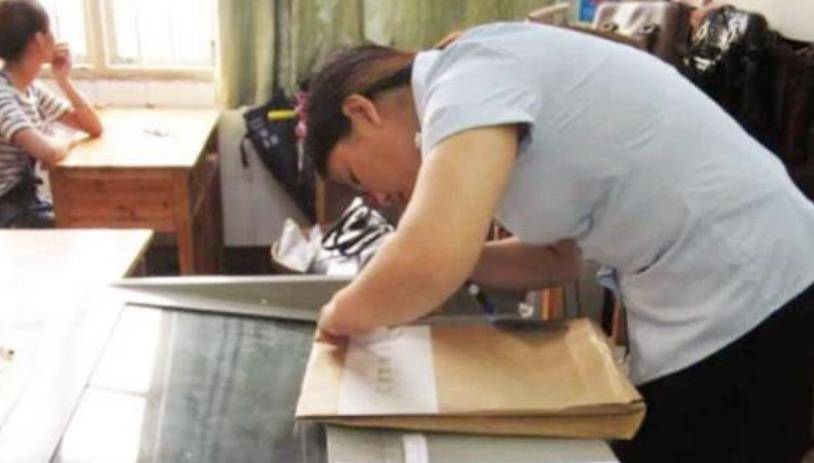 18年前他偷走高考试卷，背熟题目后去考试，看到题目后崩溃了