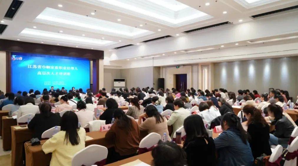 【妇联】全国人大代表高华瑞在徐州市和北京市宣讲“全国两会精神”