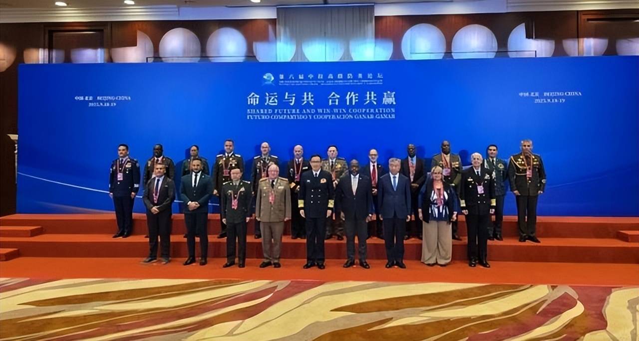 美军步步紧逼!马杜罗被迫签署协议,解放军与18国军方达成合作